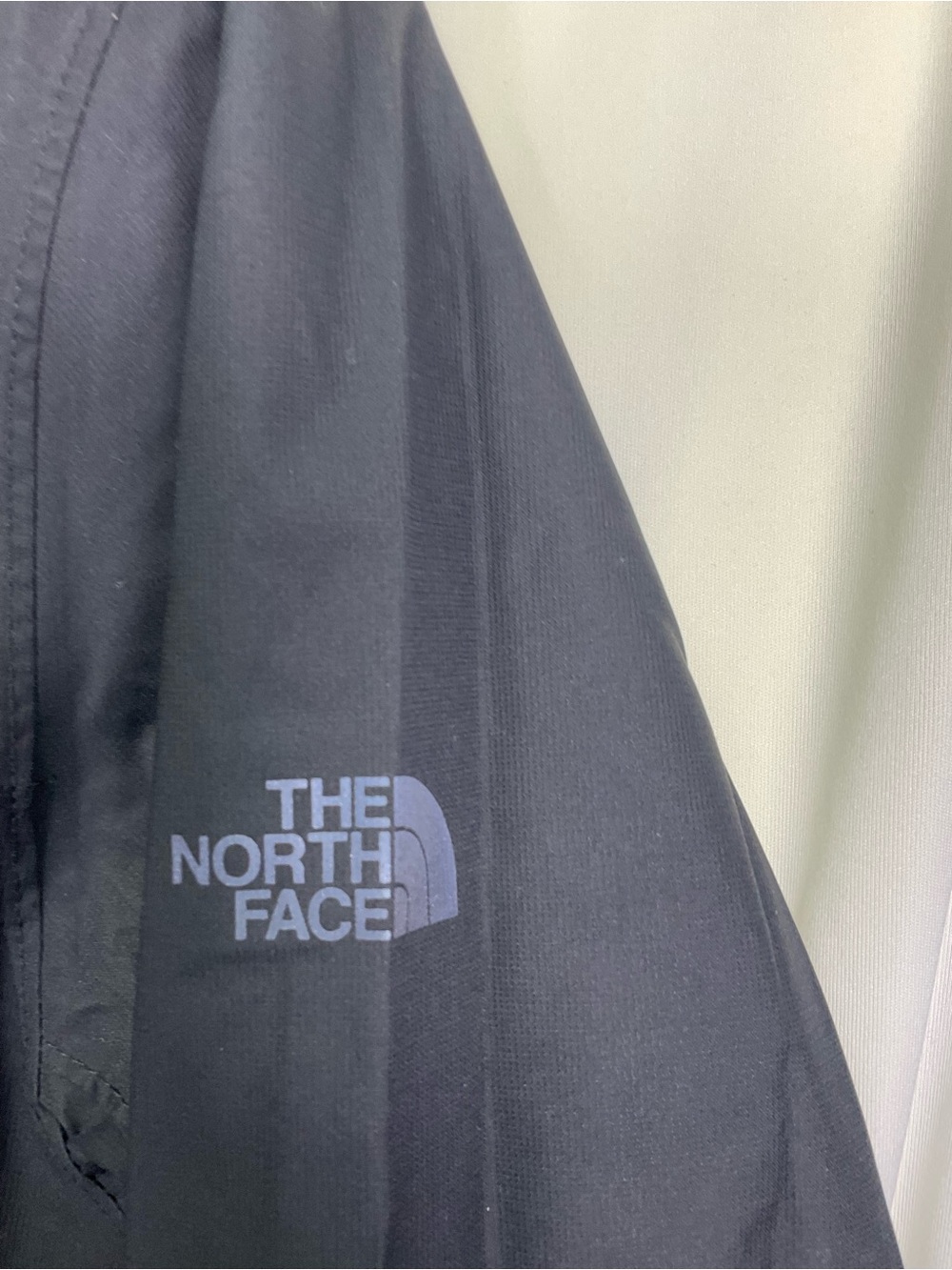 The North Face Men's Black Hooded Rain Jacket - Picture 5 of 13